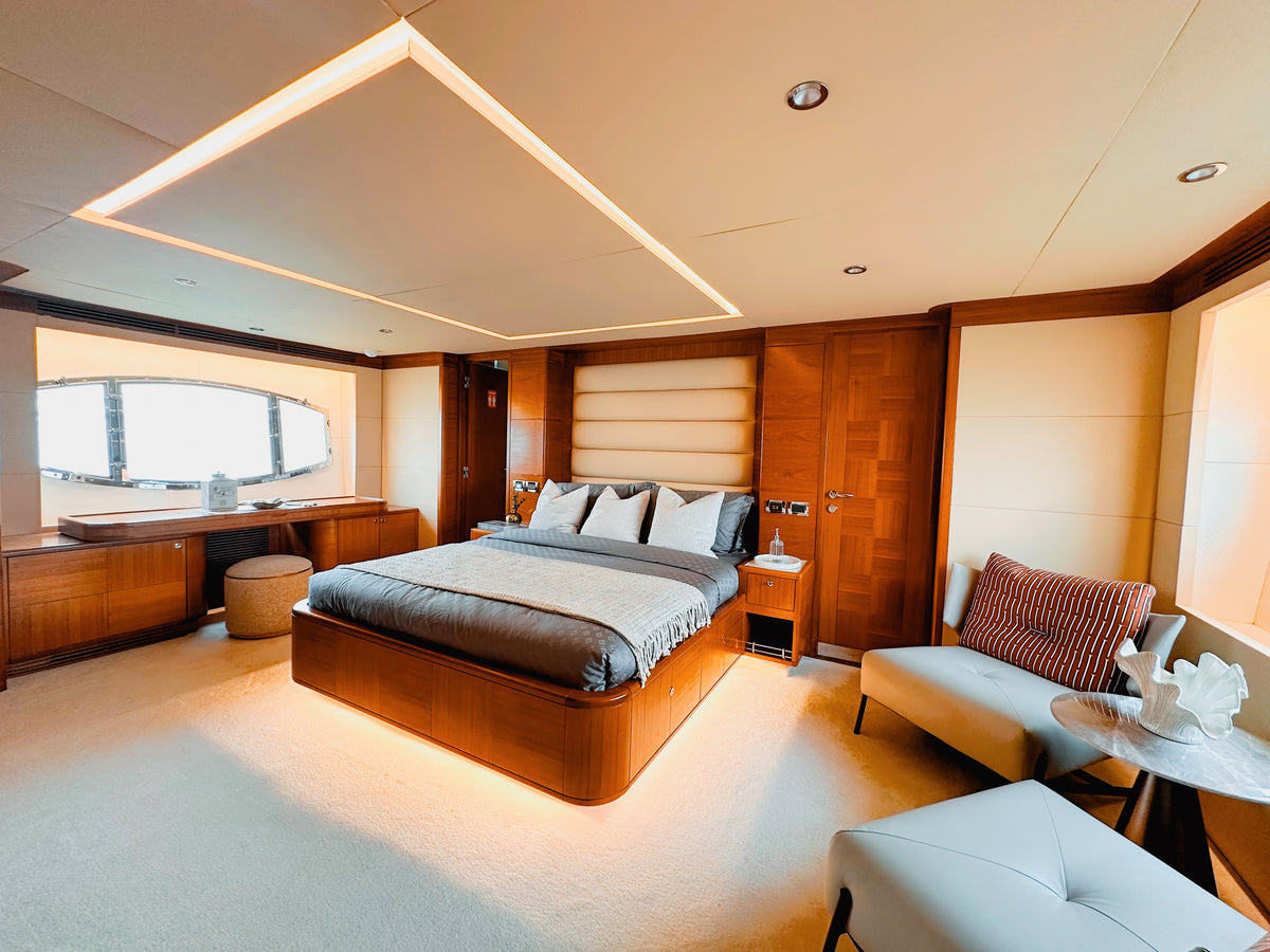 X37 YACHT
