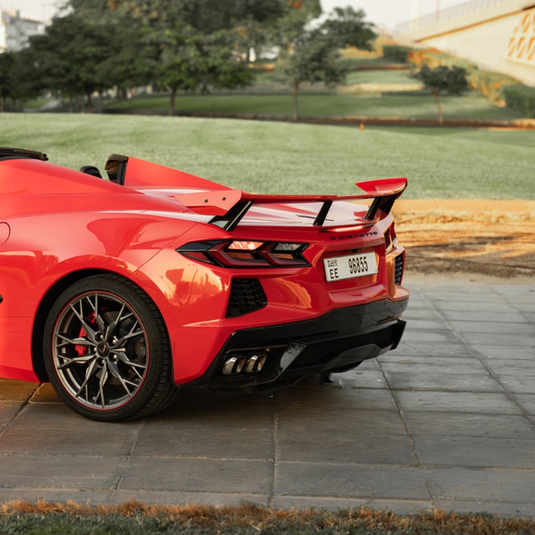 CORVETTE C8 RED