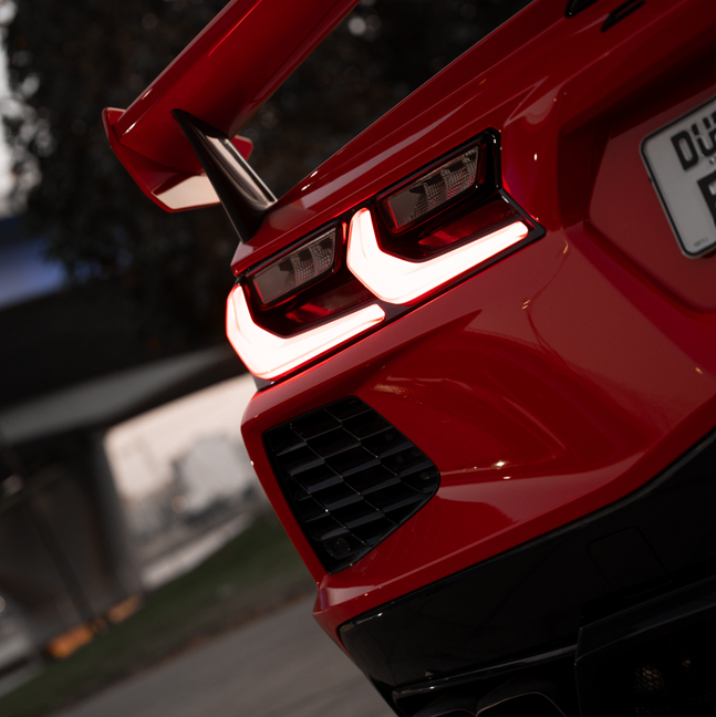 CORVETTE C8 RED