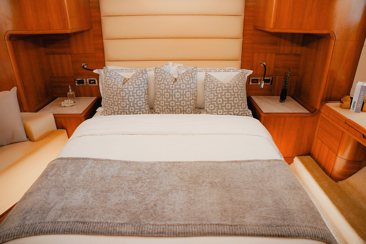X37 YACHT