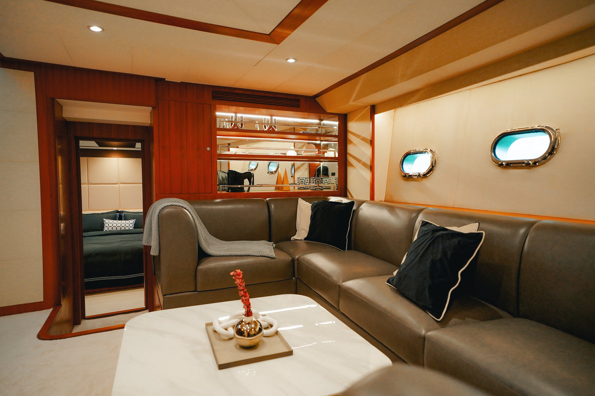 X37 YACHT