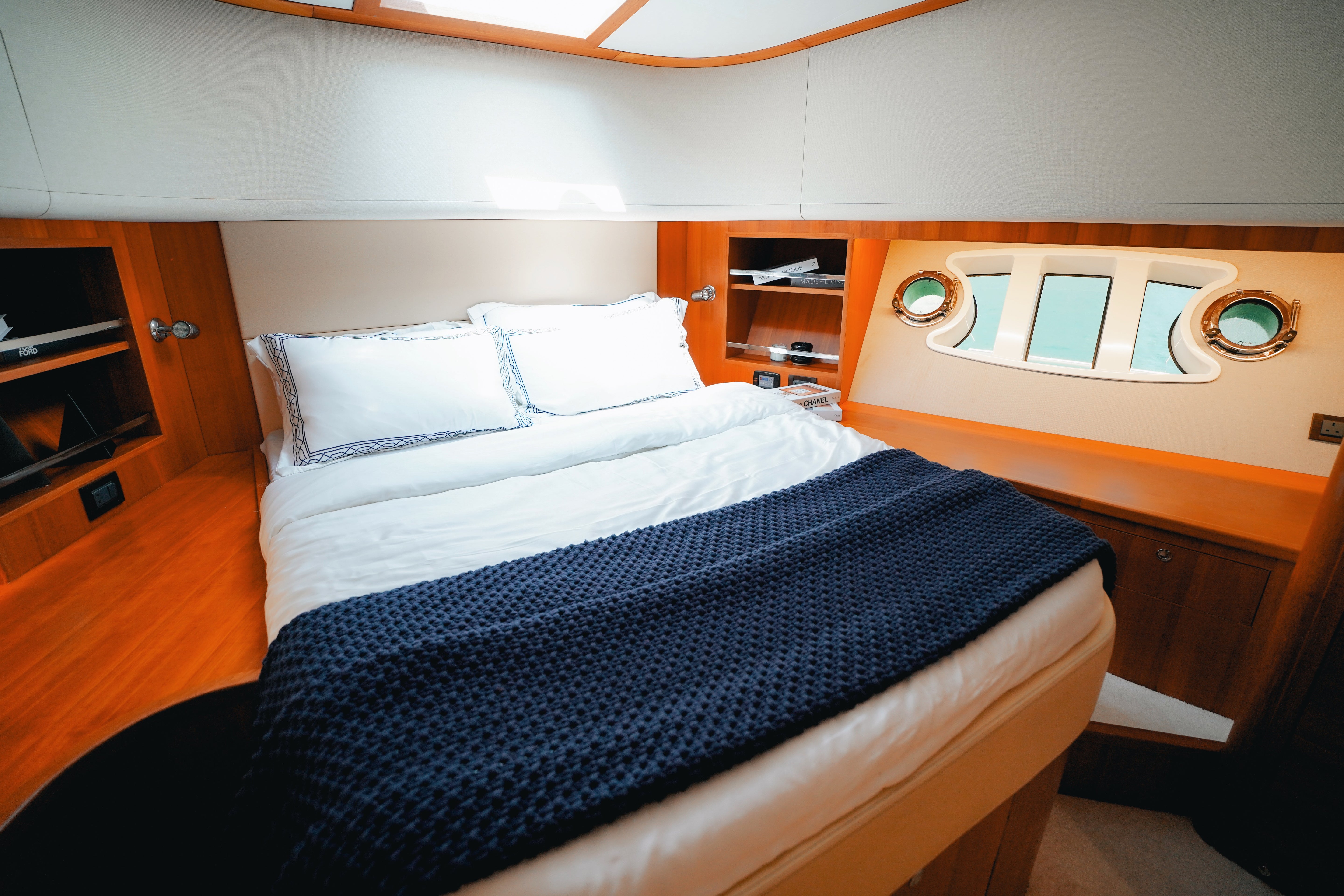 X37 YACHT