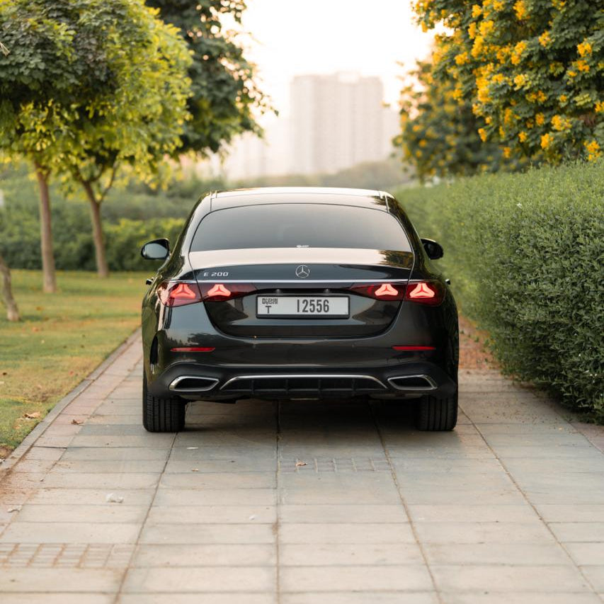 MERCEDES E200