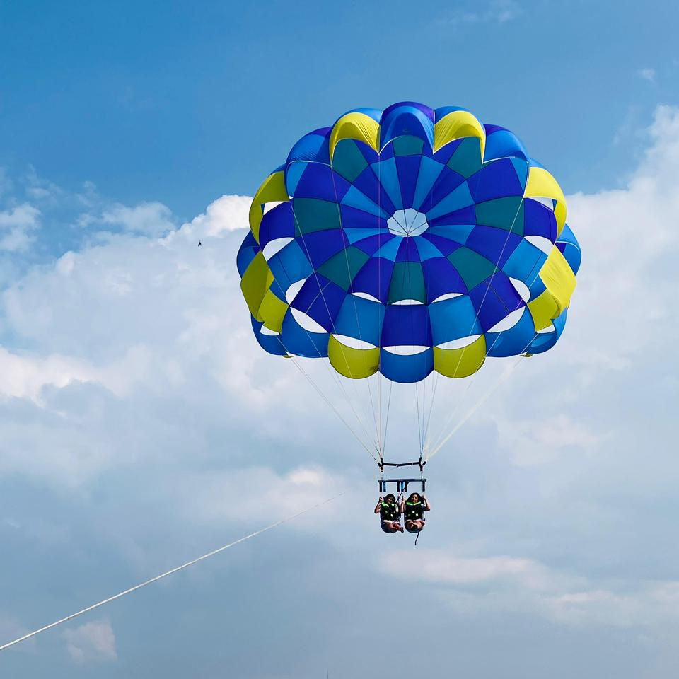 Parasailing in Dubai